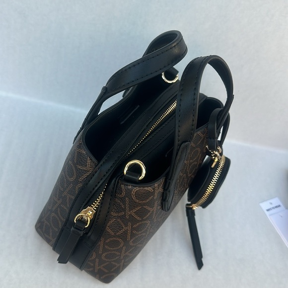 New CALVIN KLEIN Millie Signature Triple Compartment Crossbody - Picture 7 of 11